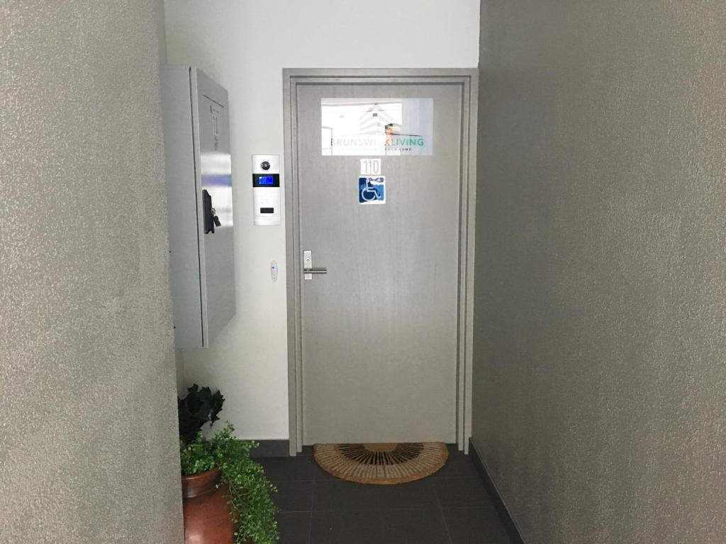 U101 Brunswick Living First Floor Balcony Close to APT and CBD Free Wifi Tram at Doorstep - Appartement Met één Slaapkamer