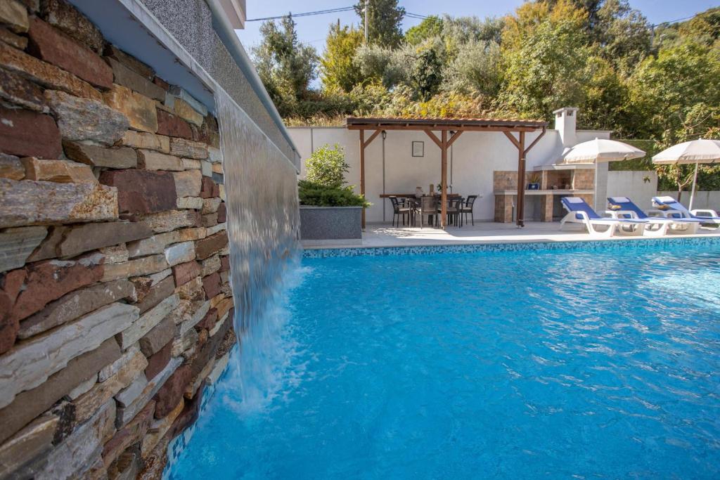 Bazén v ubytování Apartments Gvozdenovic nebo v jeho okolí