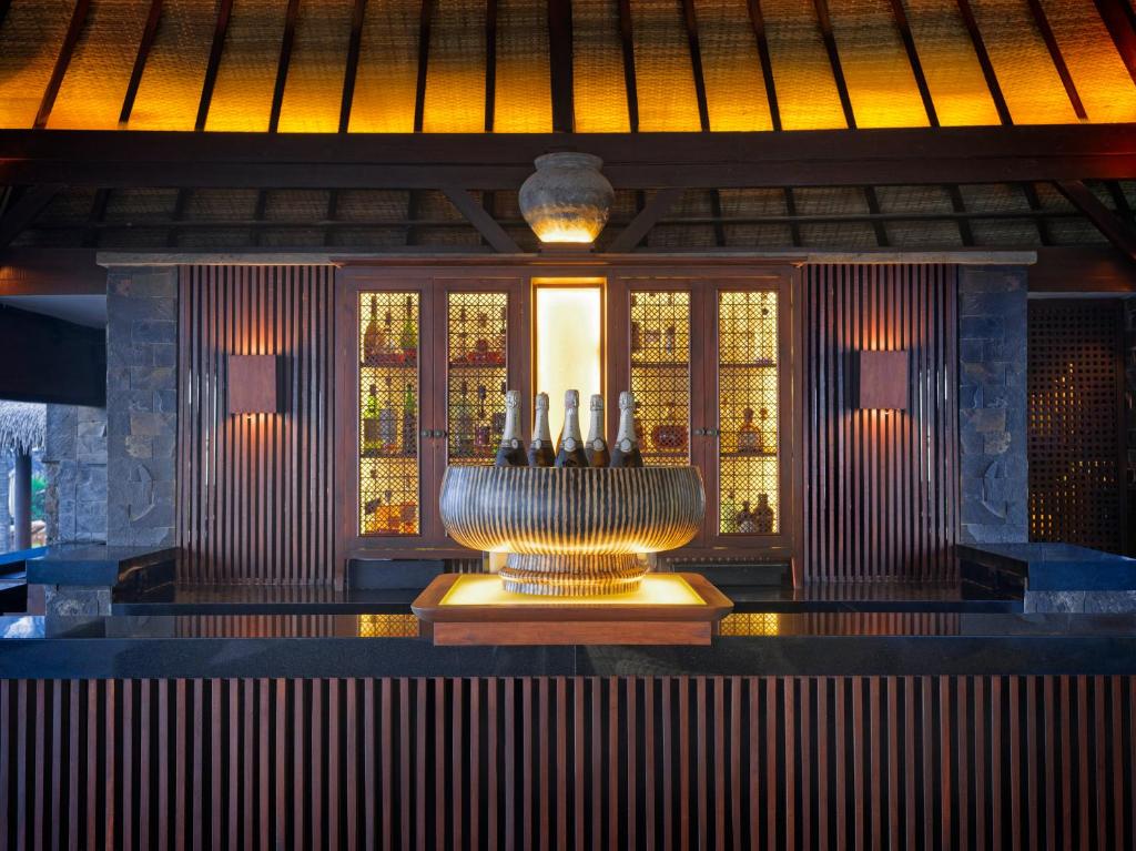 Lounge nebo bar v ubytování The Legian Seminyak, Bali