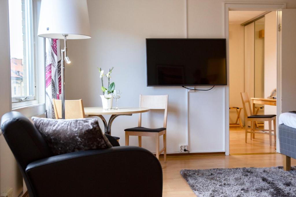 TV a/nebo společenská místnost v ubytování Linköpings Cityhotell och Vandrarhem