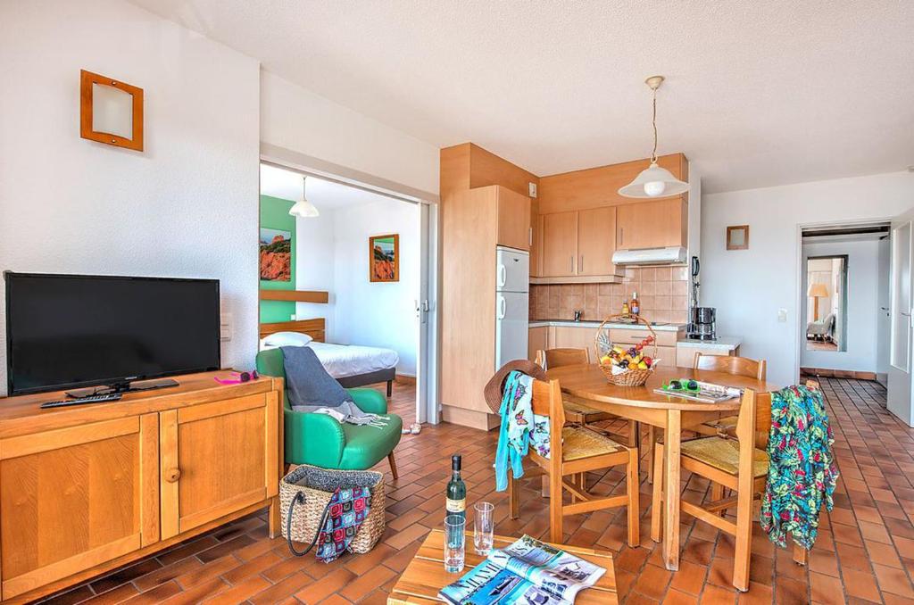 Kuchyň nebo kuchyňský kout v ubytování Village Club Les Mas de L'Esterel