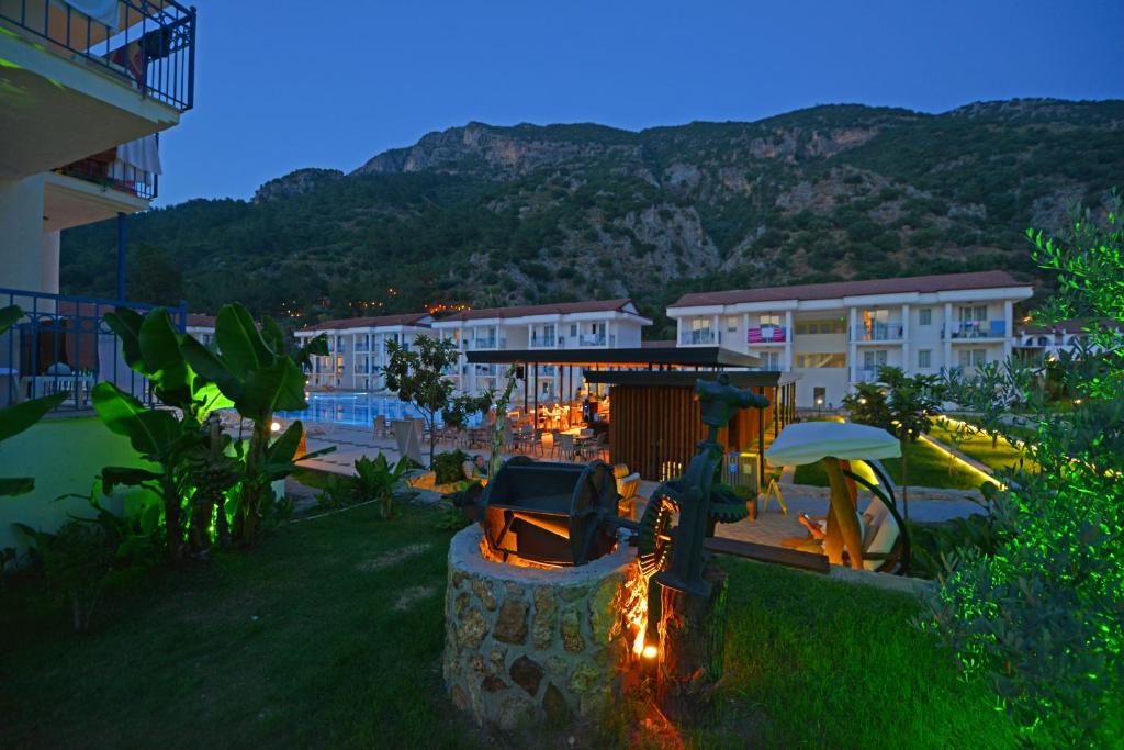 Nespecifikovaný výhled na hory nebo výhled na hory při pohledu z hotelu
