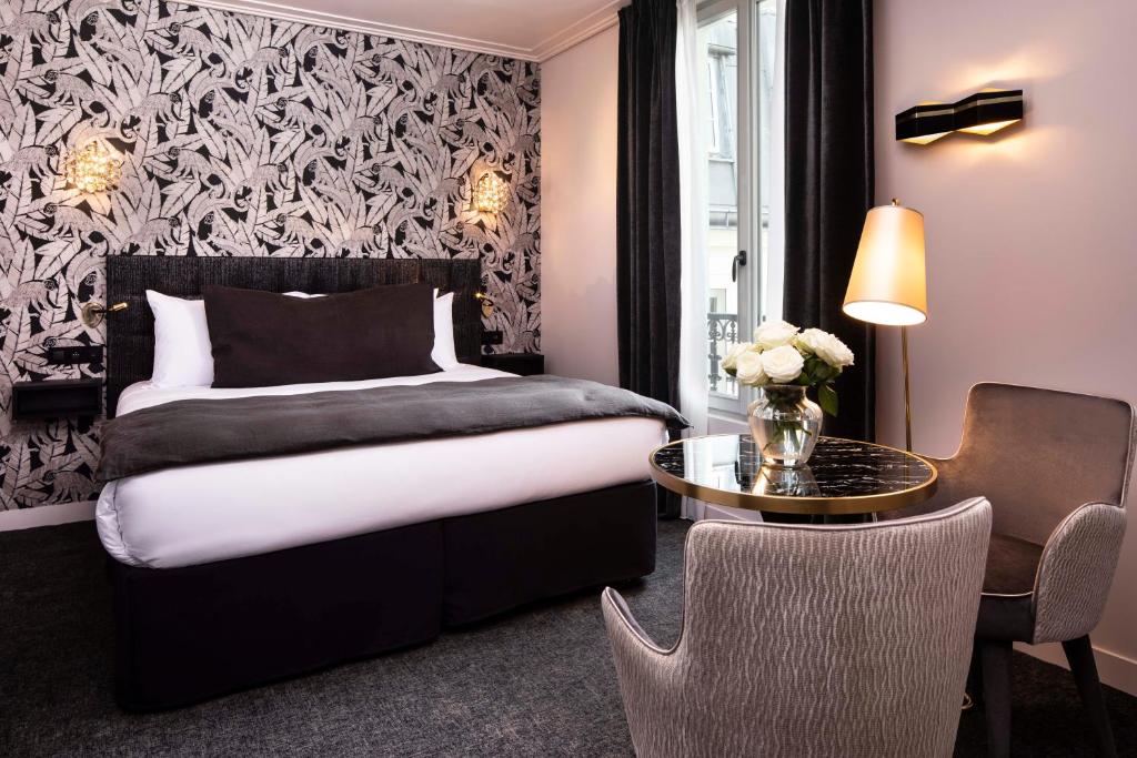 Postel nebo postele na pokoji v ubytování Rayz Eiffel