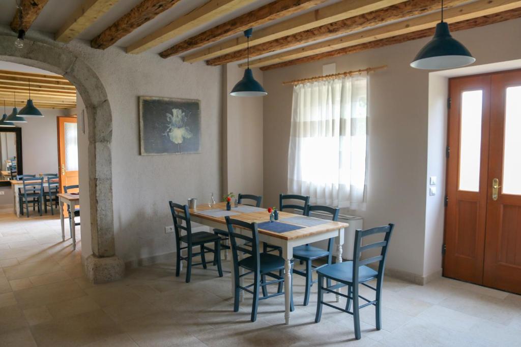 Posedenie v ubytovaní Casa Lenka