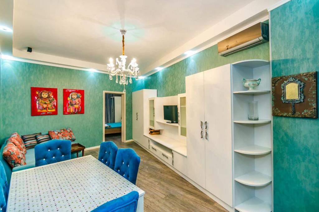 Μια τηλεόραση ή/και κέντρο ψυχαγωγίας στο Apartment near Nizami street and Boulevard