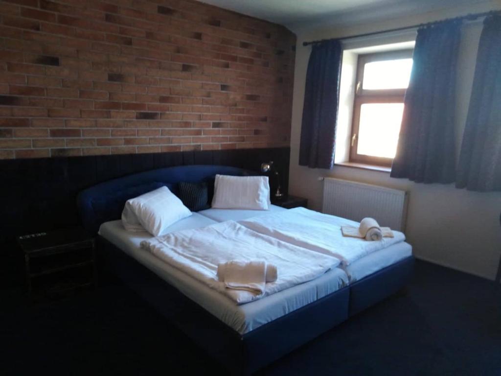 Postel nebo postele na pokoji v ubytování Hotel Chicago