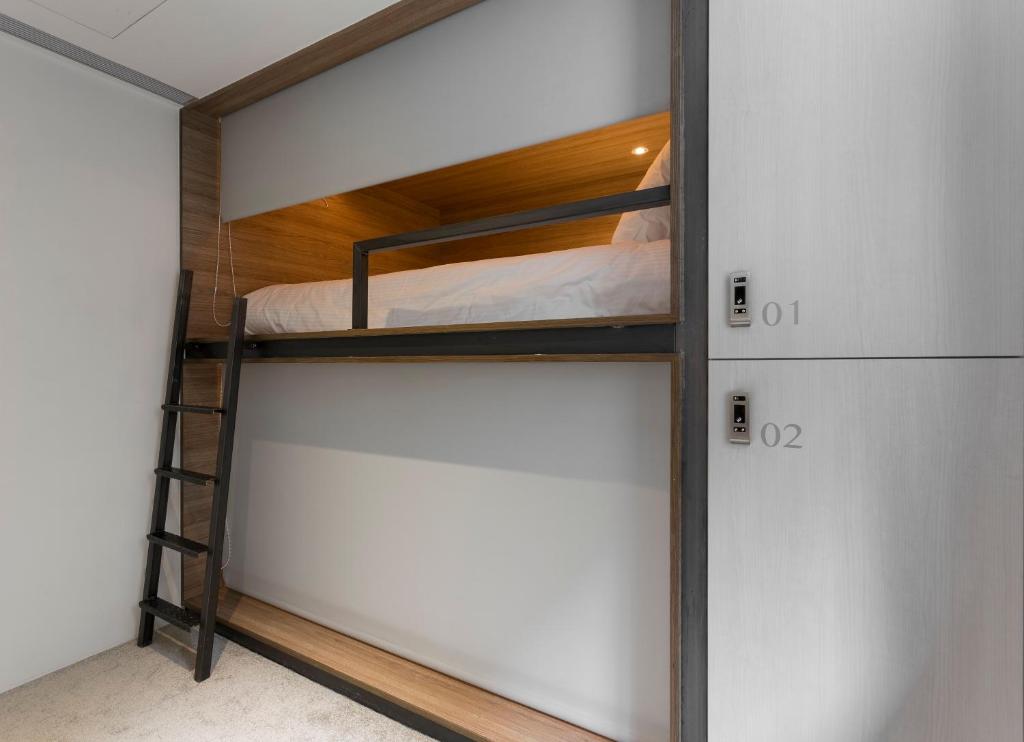 Postel nebo postele na pokoji v ubytování Bouti City Capsule Inn