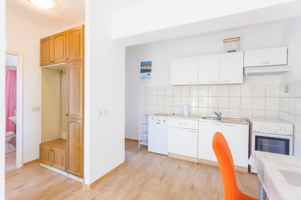Kuchyň nebo kuchyňský kout v ubytování Green garden Rooms & Apartments
