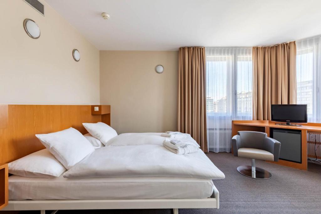 Postel nebo postele na pokoji v ubytování Hotel Cornavin