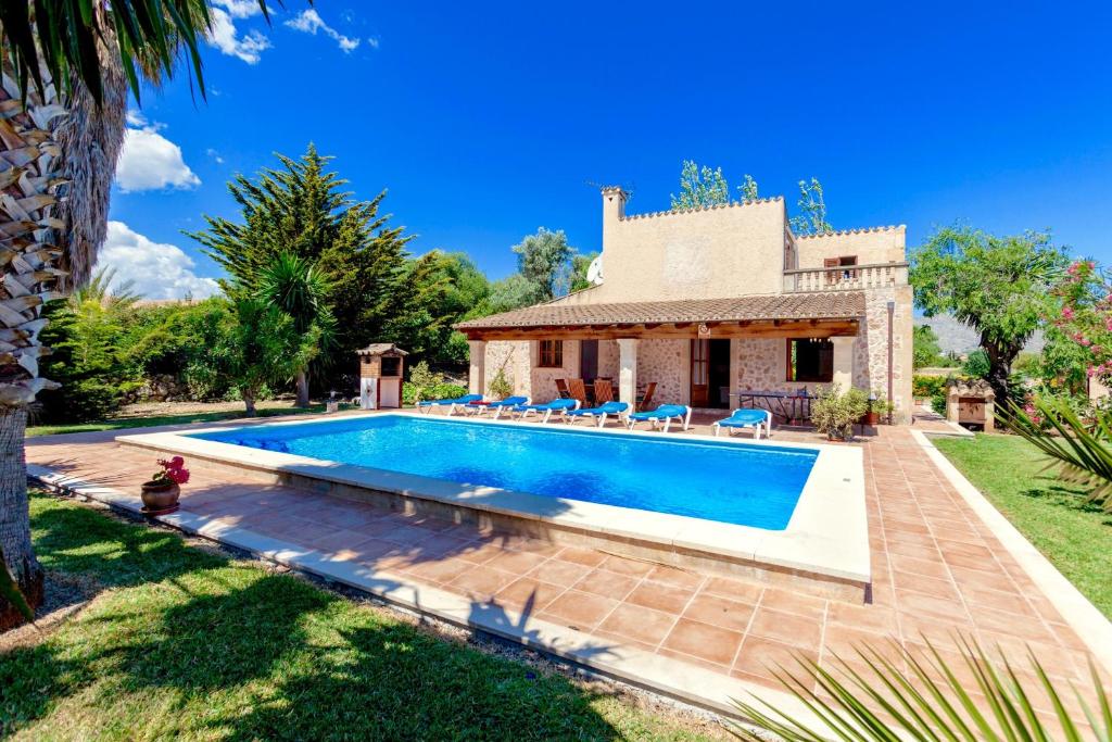 Bazén v ubytování Villa Katerina by Sealand Villas nebo v jeho okolí