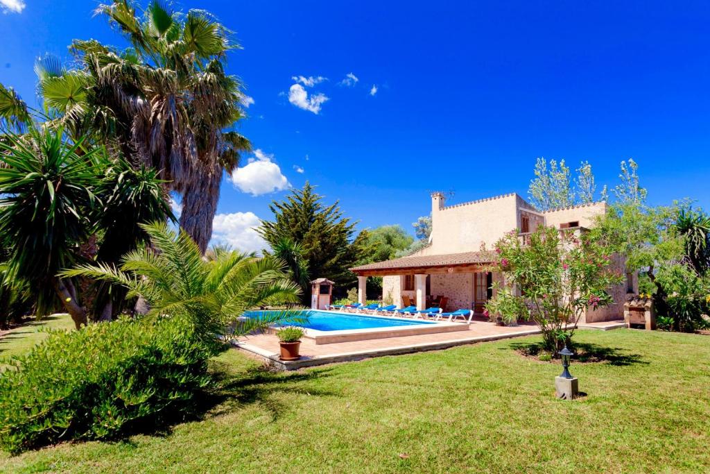 Bazén v ubytování Villa Katerina by Sealand Villas nebo v jeho okolí