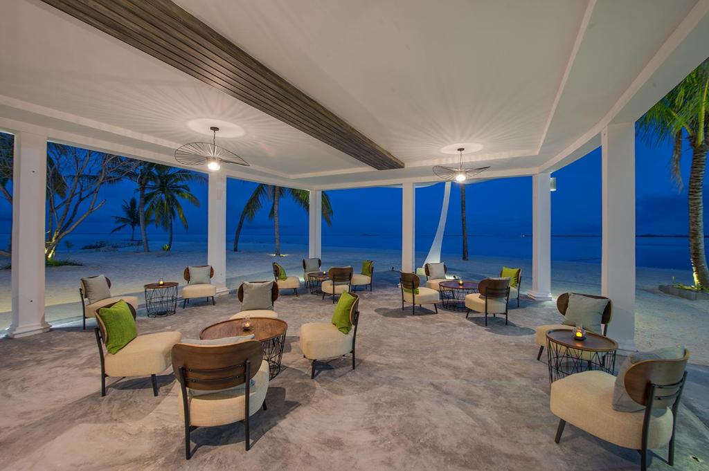Posezení v ubytování Rahaa Resort Maldives