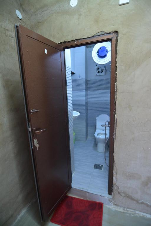 Vannituba majutusasutuses Basmat almisfah