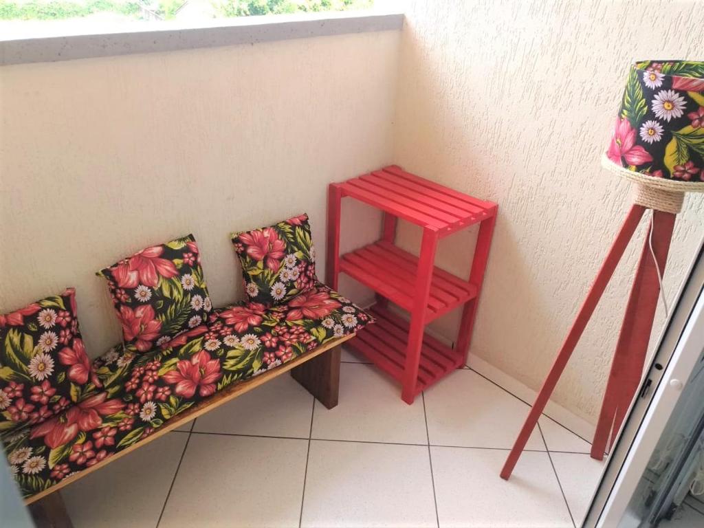  APARTAMENTO COM PISCINA E CHURRASQUEIRA EM UBATUBA