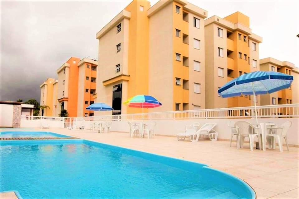 APARTAMENTO COM PISCINA E CHURRASQUEIRA EM UBATUBA