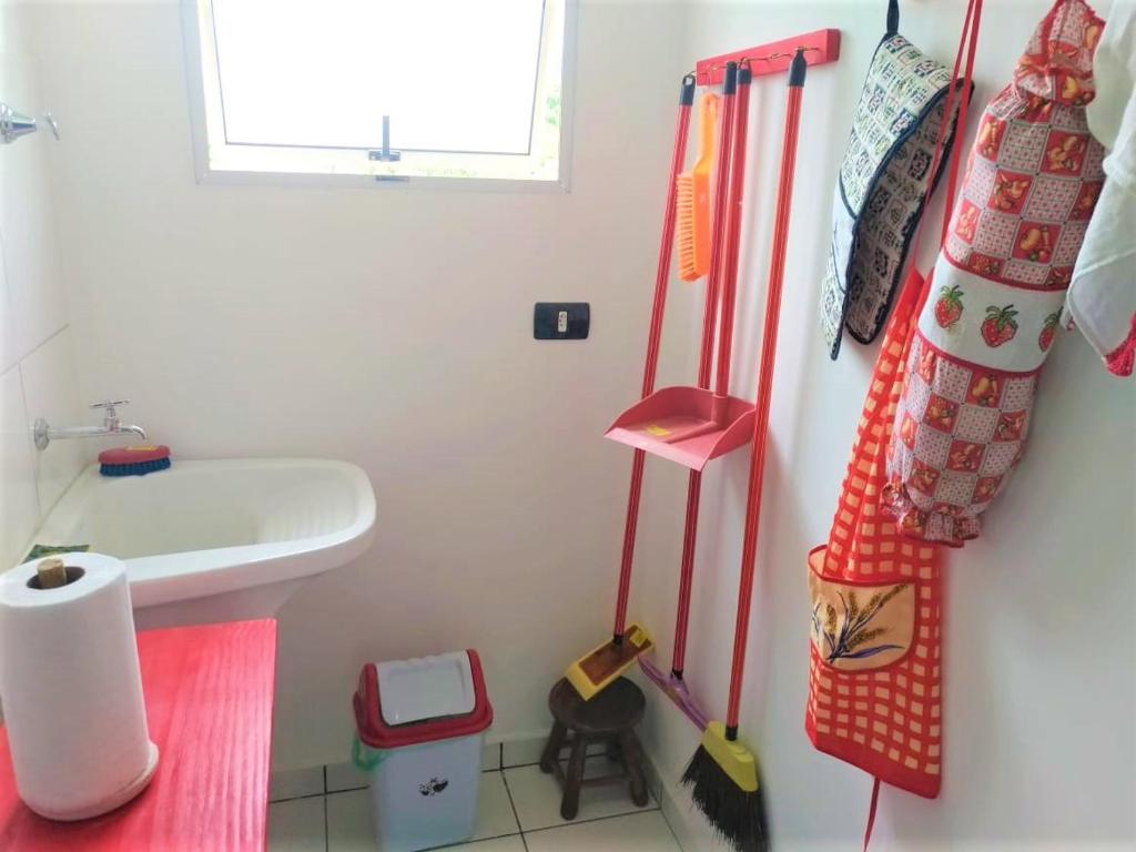  APARTAMENTO COM PISCINA E CHURRASQUEIRA EM UBATUBA