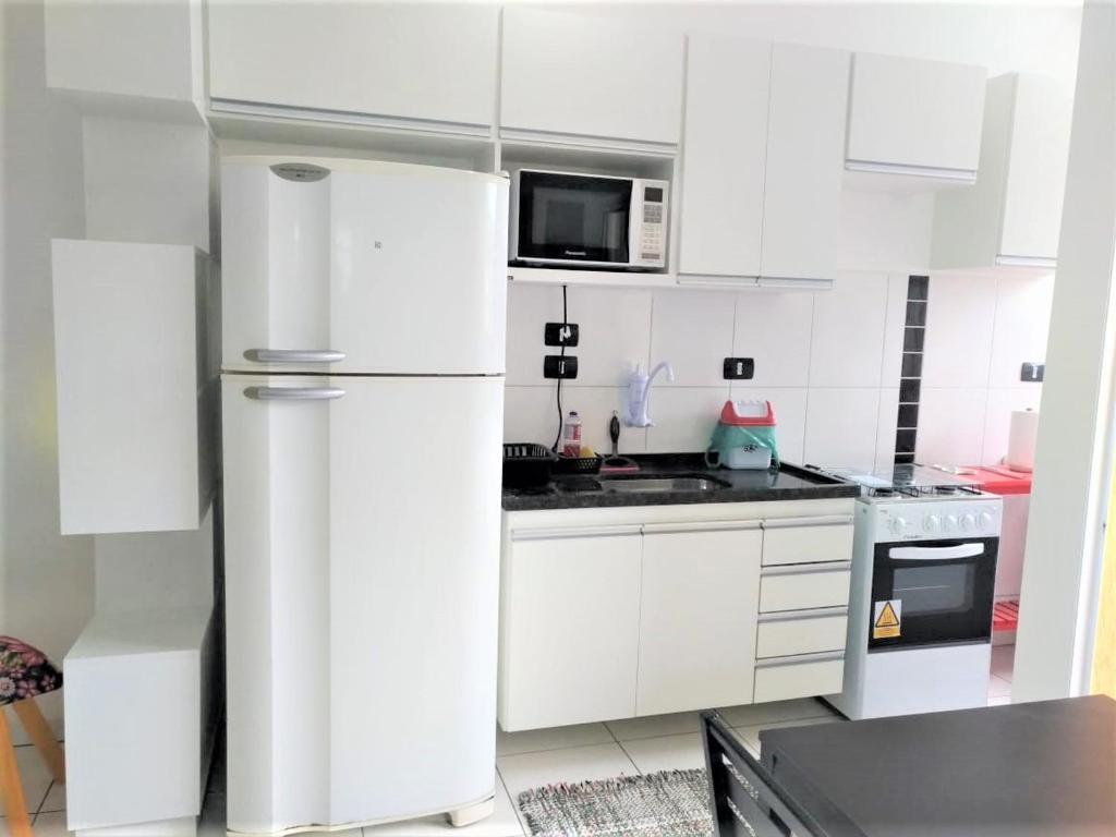  APARTAMENTO COM PISCINA E CHURRASQUEIRA EM UBATUBA