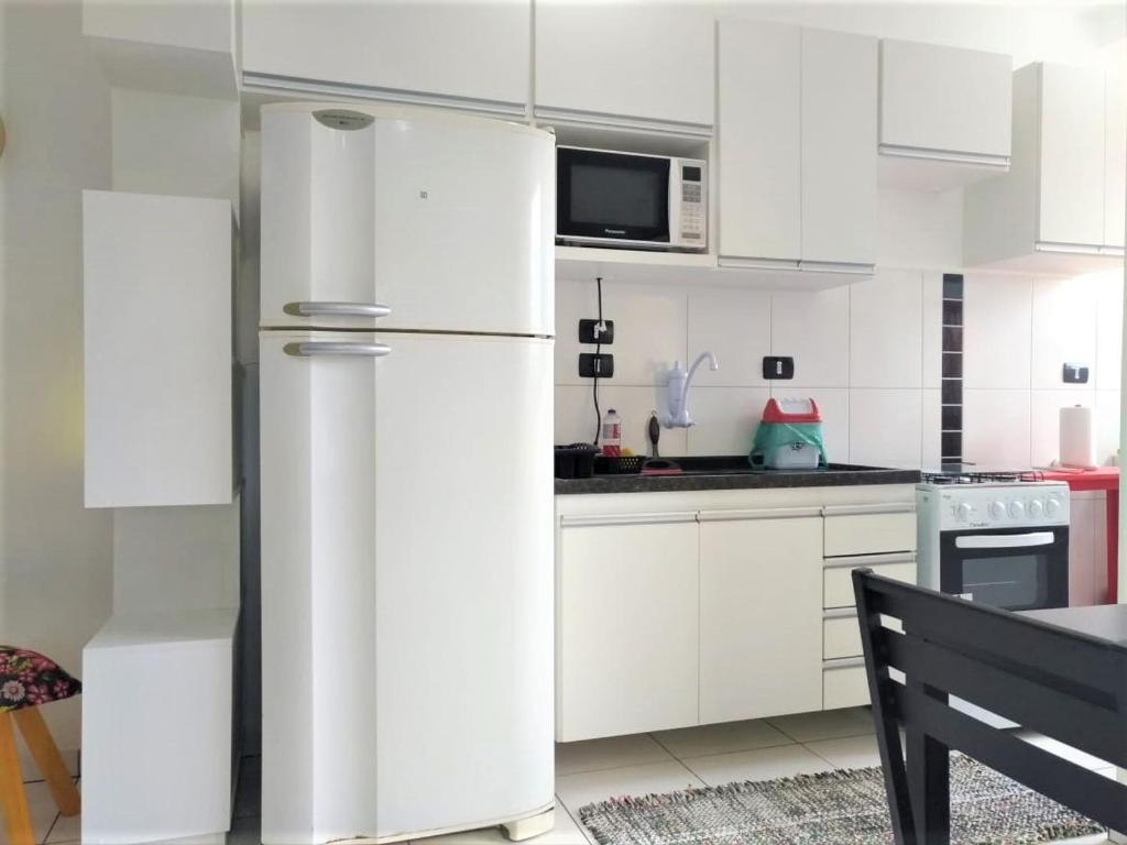  APARTAMENTO COM PISCINA E CHURRASQUEIRA EM UBATUBA