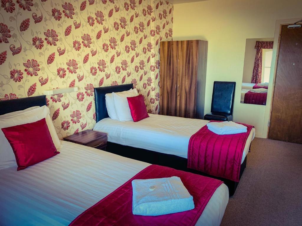 Four Oaks Hotel - 