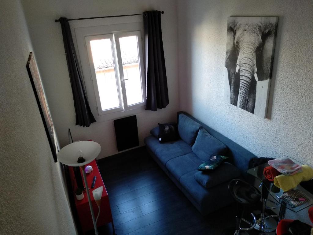 Duplex vieux port appartement complet 4 couchages climatisé entire apartment 2 beds for 4 persons
