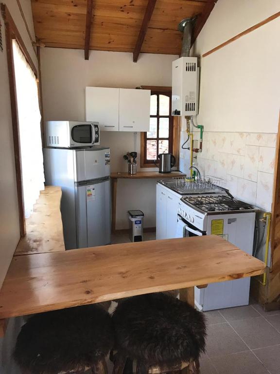 Majoituspaikan Apart Hotel y Cabañas Valle Exploradores keittiö tai keittotila