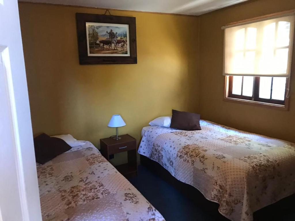 Vuode tai vuoteita majoituspaikassa Apart Hotel y Cabañas Valle Exploradores