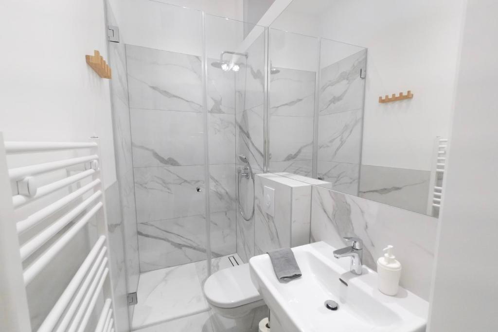 Vienna City Apartments - Metro 1160 Vienna - One-Bedroom Apartment