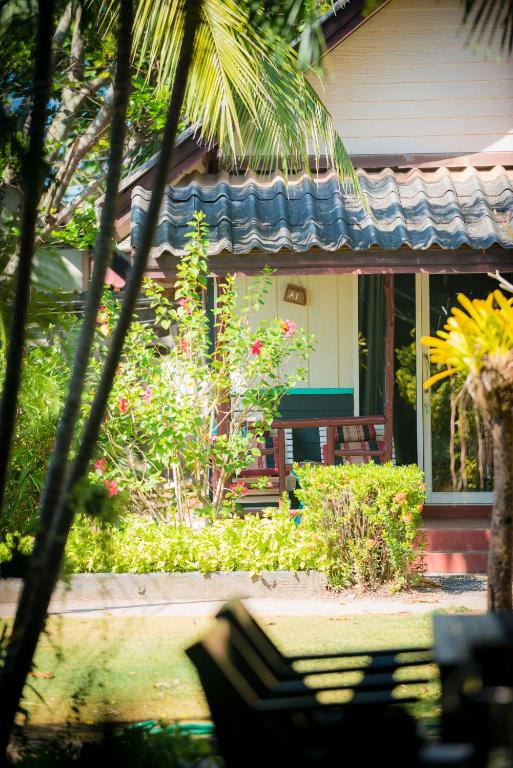 Oasis Yoga Bungalows - 7