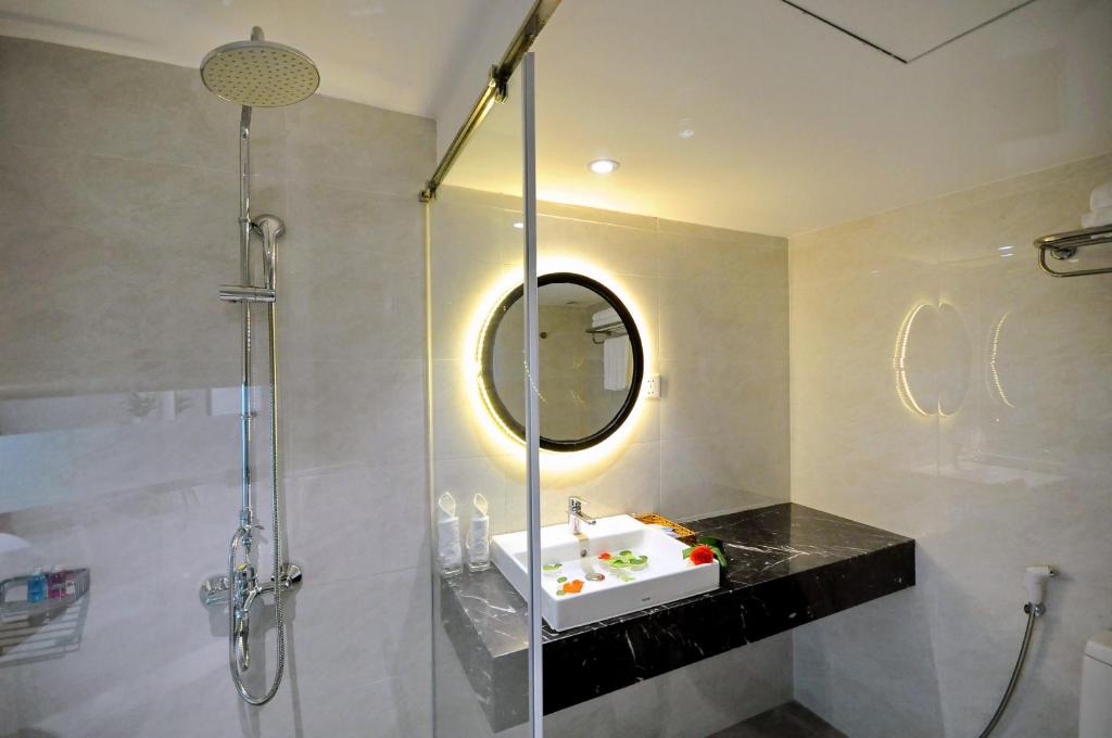 Phòng Có Giường Cỡ King Với Ban Công