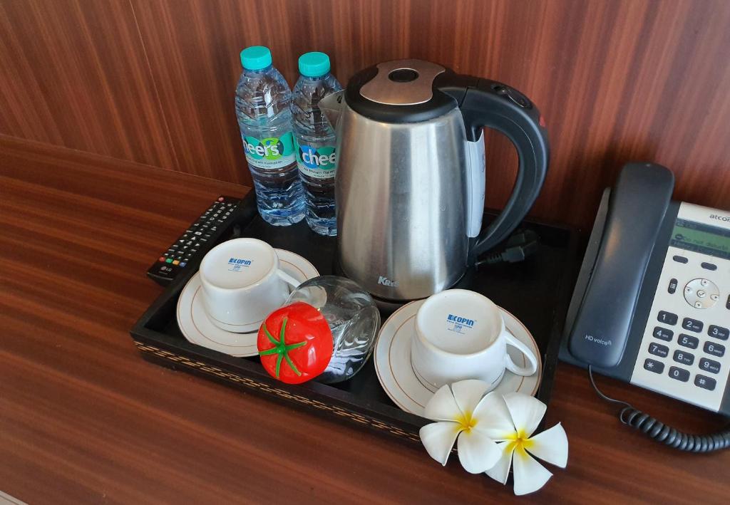 Příslušenství pro přípravu čaje a kávy v ubytování Tropico Jimbaran Bali