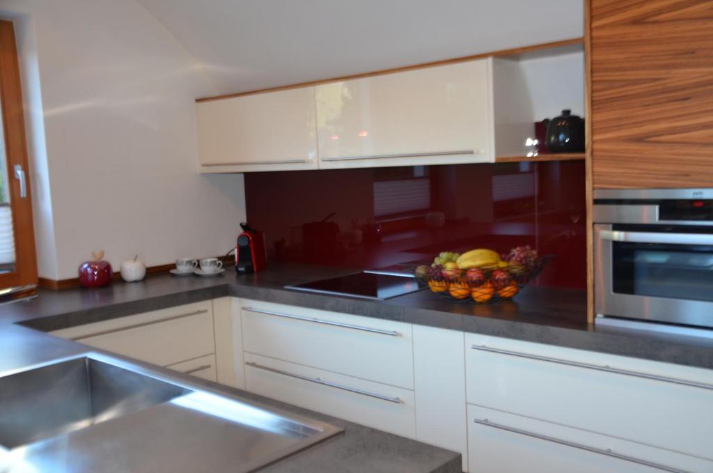 Kuchyň nebo kuchyňský kout v ubytování Villa Tschallener