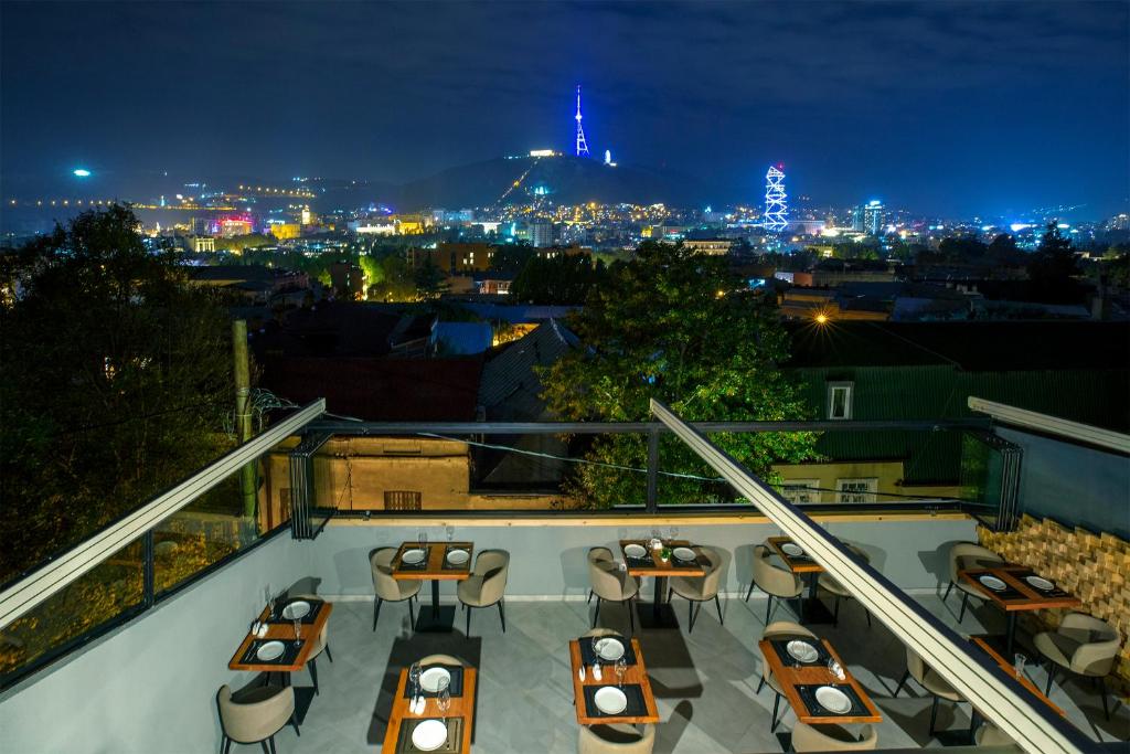 Nespecifikovaný výhled na destinaci Tbilisi nebo výhled na město při pohledu z hotelu