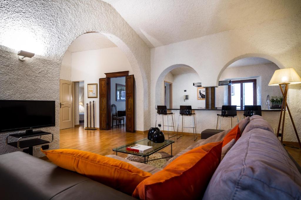a living room with a couch and a flat screen tv at Cernobbio Art Apartment in Cernobbio