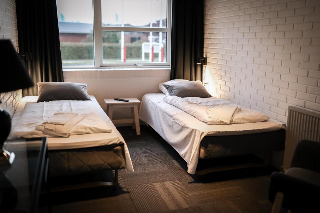 Postel nebo postele na pokoji v ubytování Dolphin Hotel Herning
