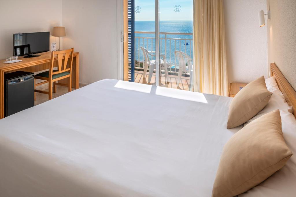 Postel nebo postele na pokoji v ubytování Hotel Sorrabona