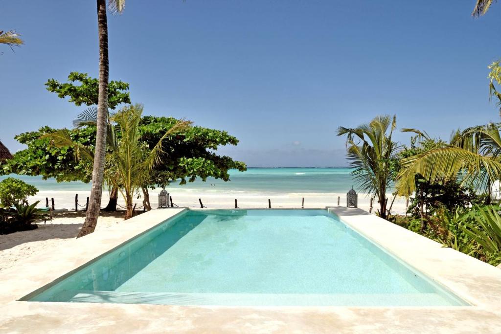 Bazén v ubytování Upendo Beach Boutique Hotel Zanzibar nebo v jeho okolí