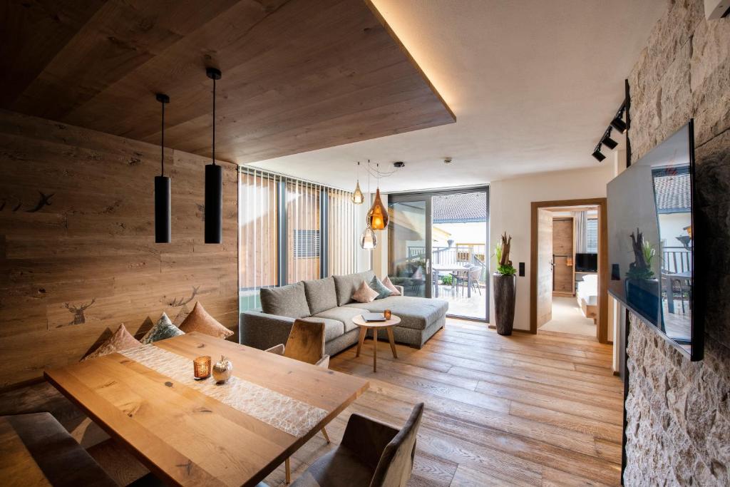 TV a/nebo společenská místnost v ubytování Chalet´s Alpenjuwel