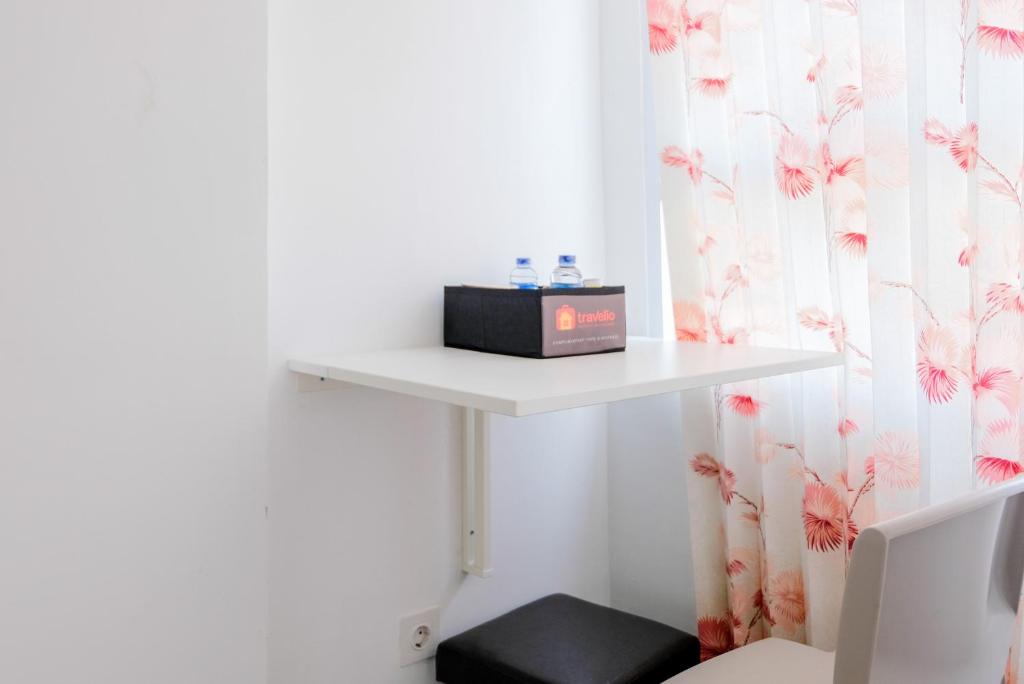 Comfortable and Fully Furnished Studio at Poris 88 Apartment By Travelio - Studio Apartment