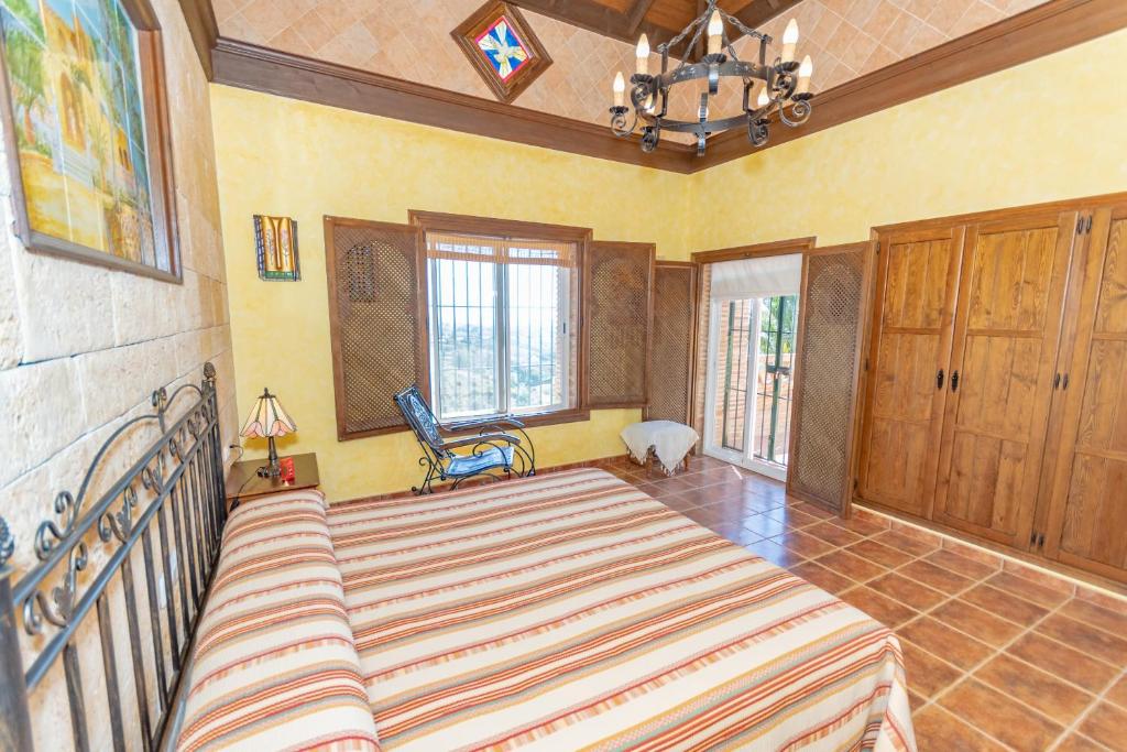 Postel nebo postele na pokoji v ubytování Cubo's Villa Ana Valtocado