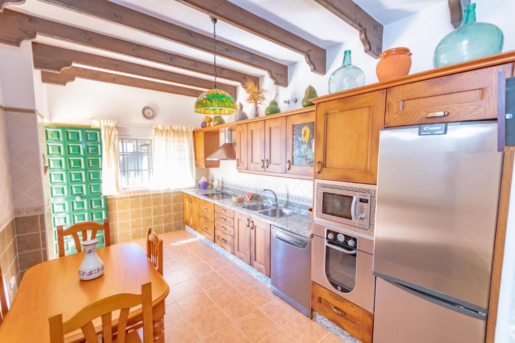 Kuchyň nebo kuchyňský kout v ubytování Cubo's Villa Ana Valtocado