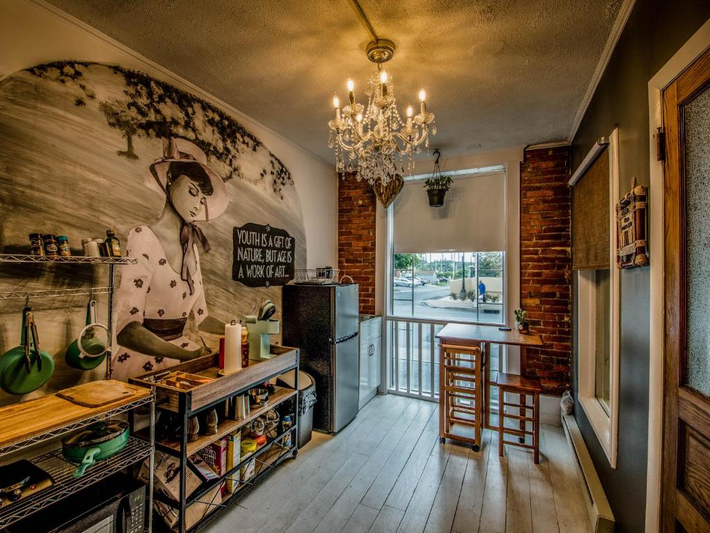 Artist Enclave in Downtown Harrisburg near Hershey - Housity