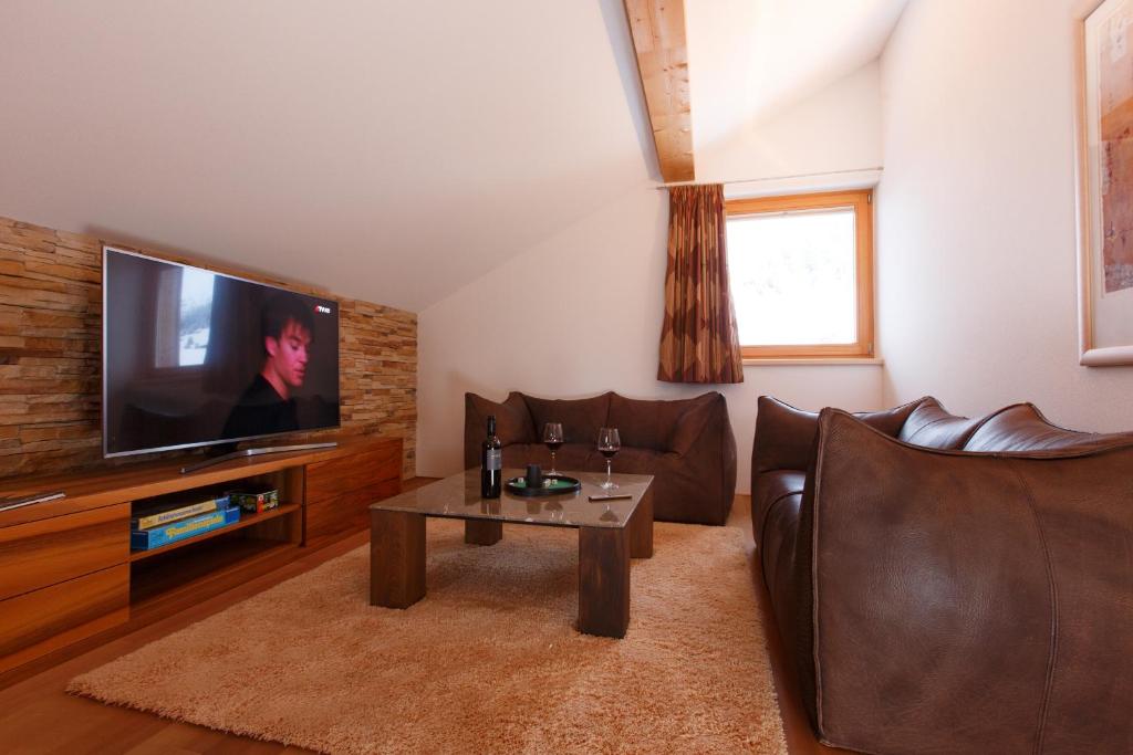 TV a/nebo společenská místnost v ubytování Alpenappartement Bergkönig