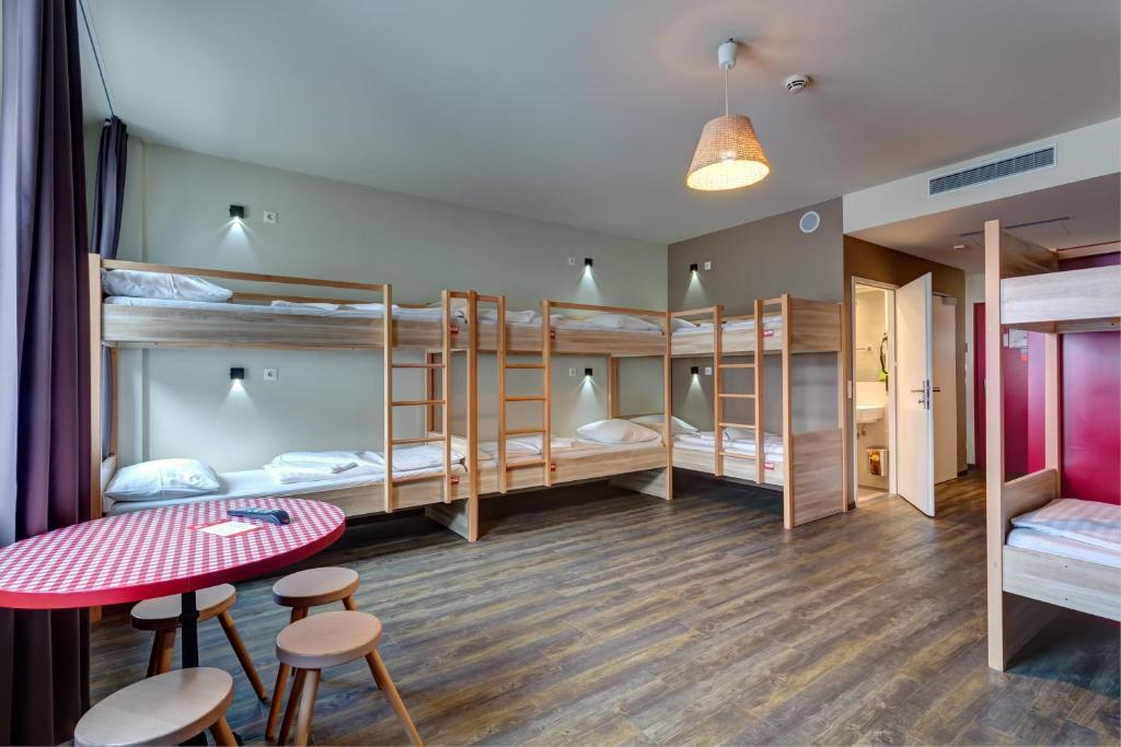 Cama o camas de una habitación en MEININGER Hotel Salzburg City Center