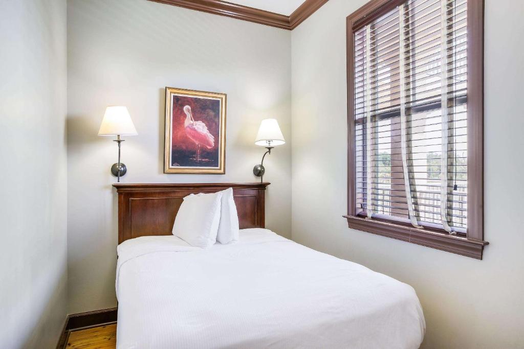 Water Street Hotel & Marina, Ascend Hotel Collection - Family King Suite - No Fumador