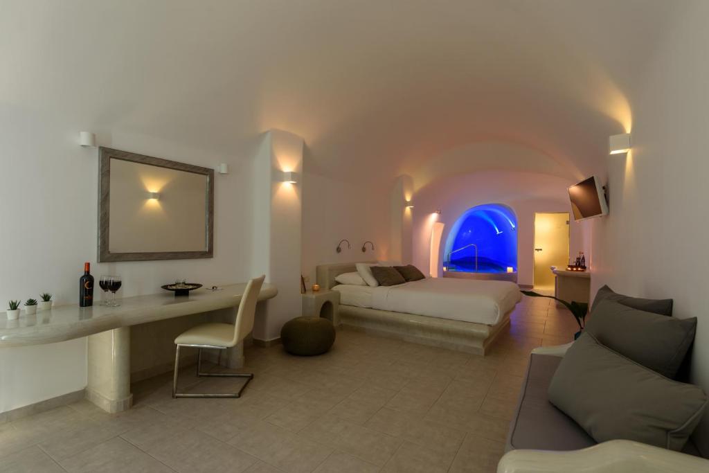 Postel nebo postele na pokoji v ubytování Pegasus Suites & Spa