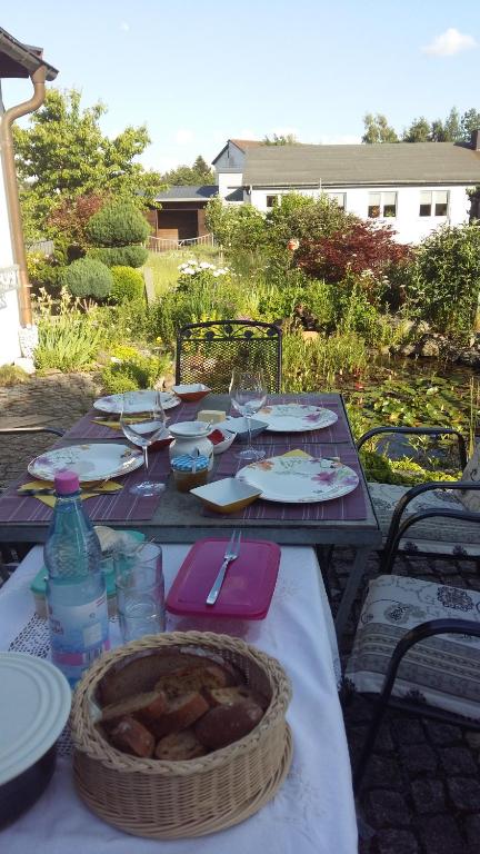 Restaurace v ubytování B & B Gästehaus Schmidt