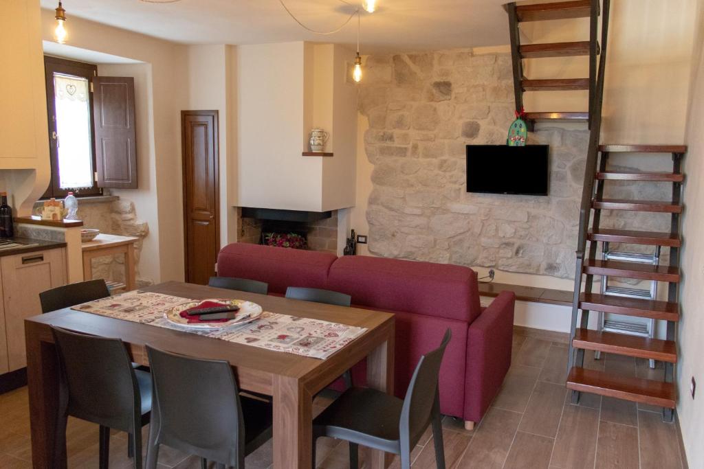 a living room with a table and a couch at Alloggio turistico Montelirossi in Spoleto