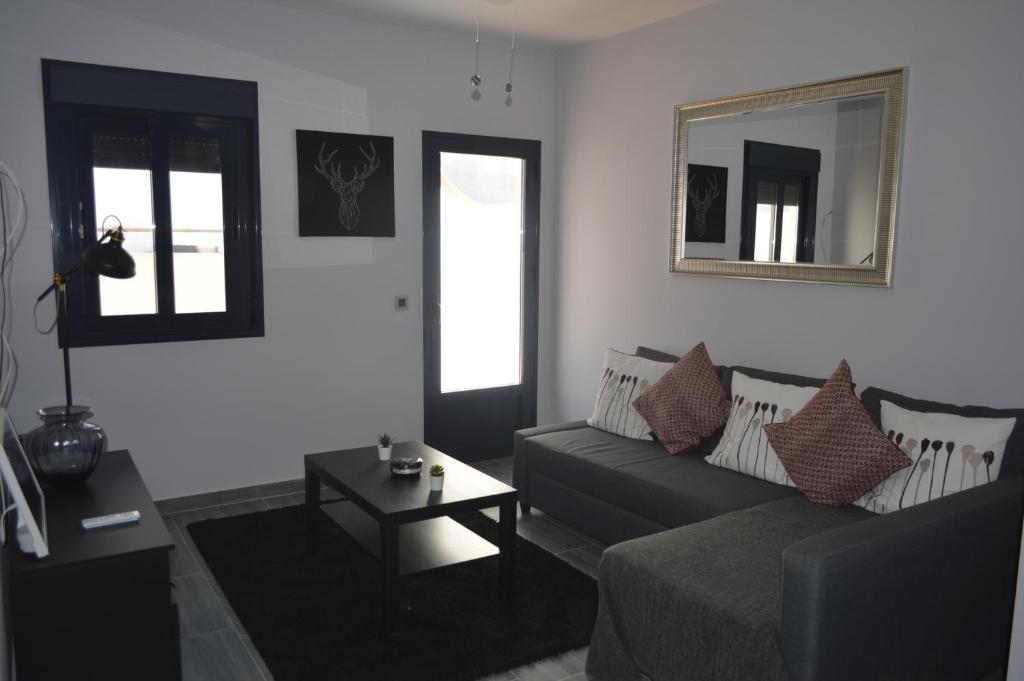 A seating area at Apartamento Jazmín