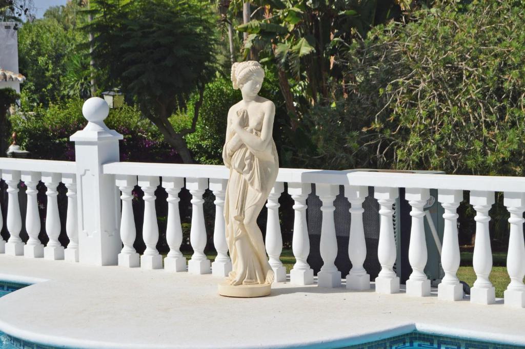 FABULOUS LUXURY VILLA 34121215 IN GOLF VALLEY, PRIVATE HEATED ...