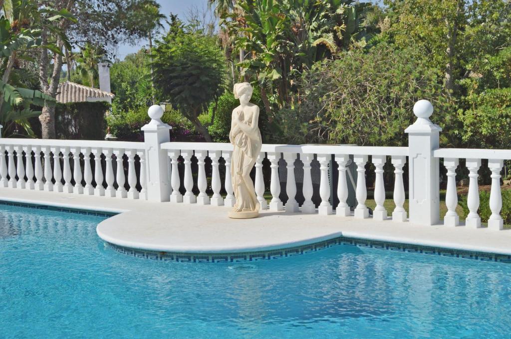FABULOUS LUXURY VILLA 34121215 IN GOLF VALLEY, PRIVATE HEATED ...